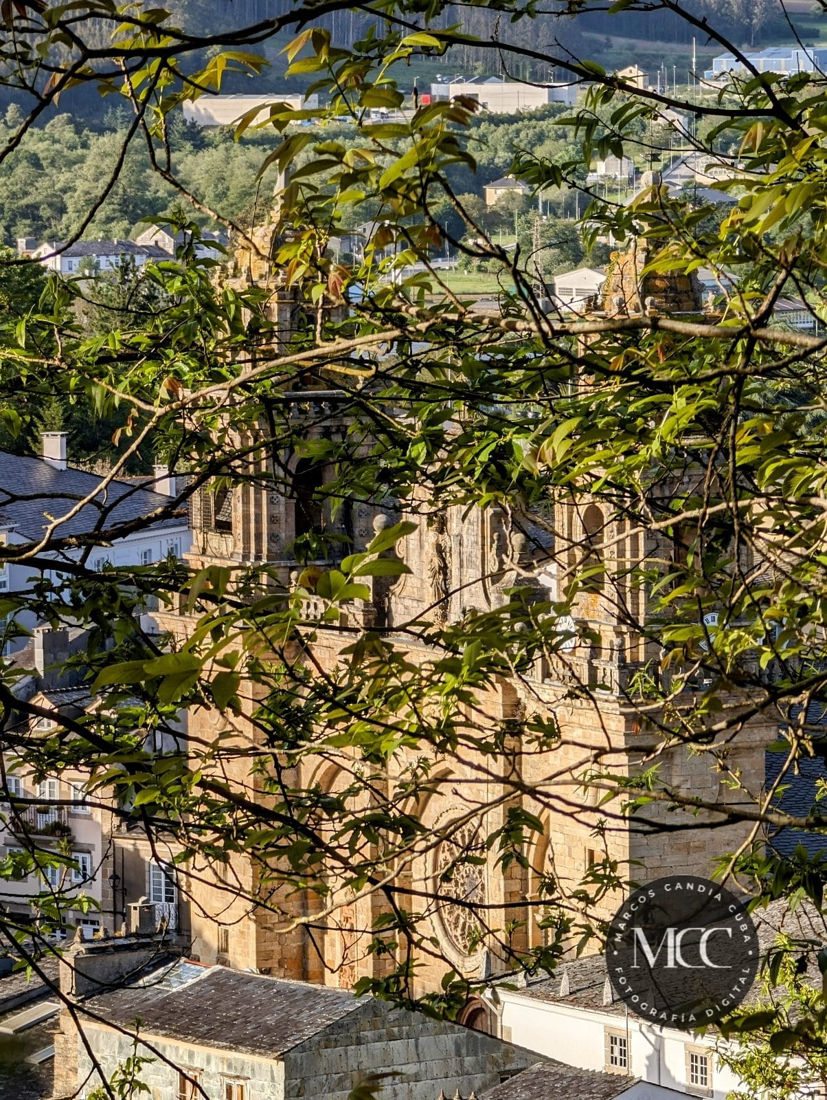 A Catedral enmascarada
