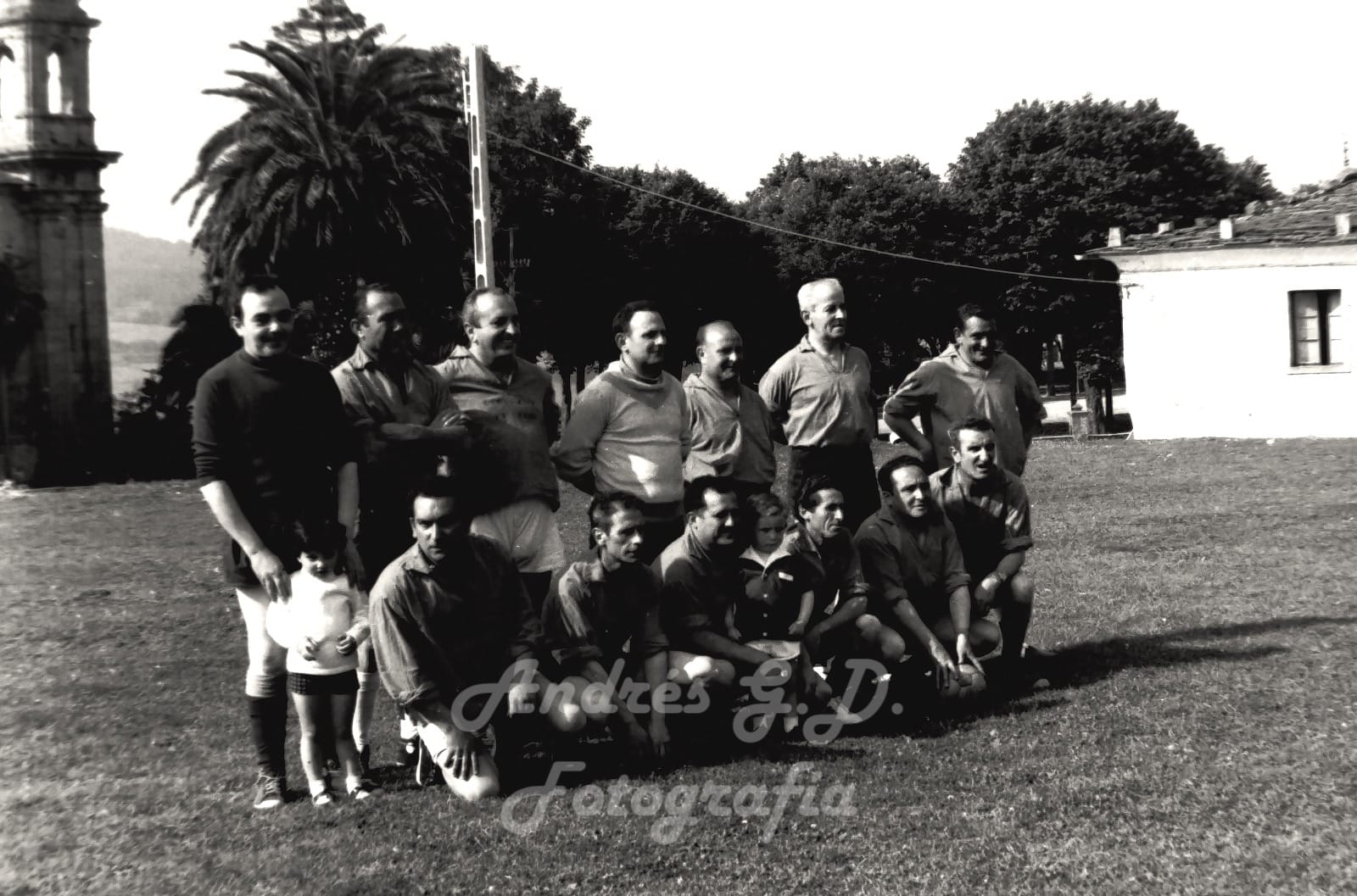Fútbol no campo da feira